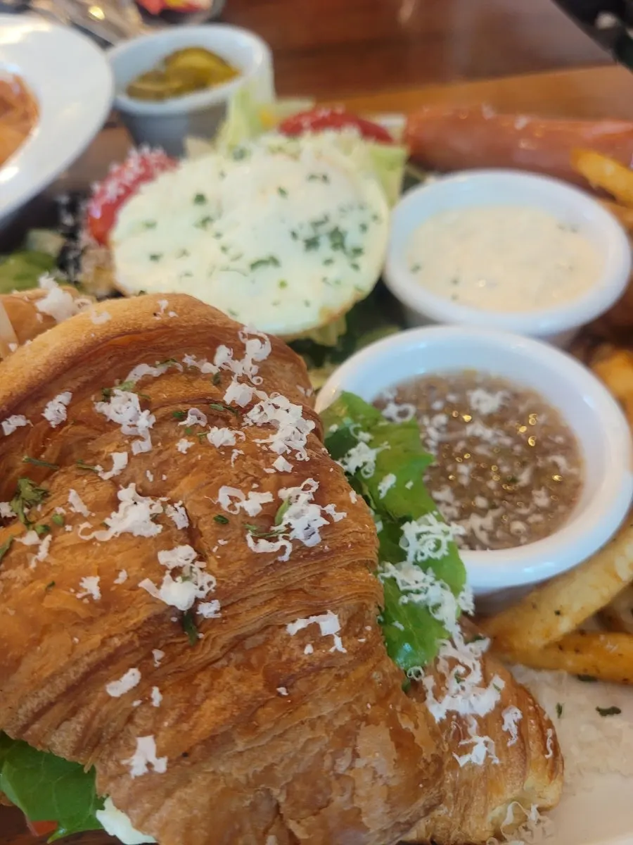 Croissant sandwich set fully plated