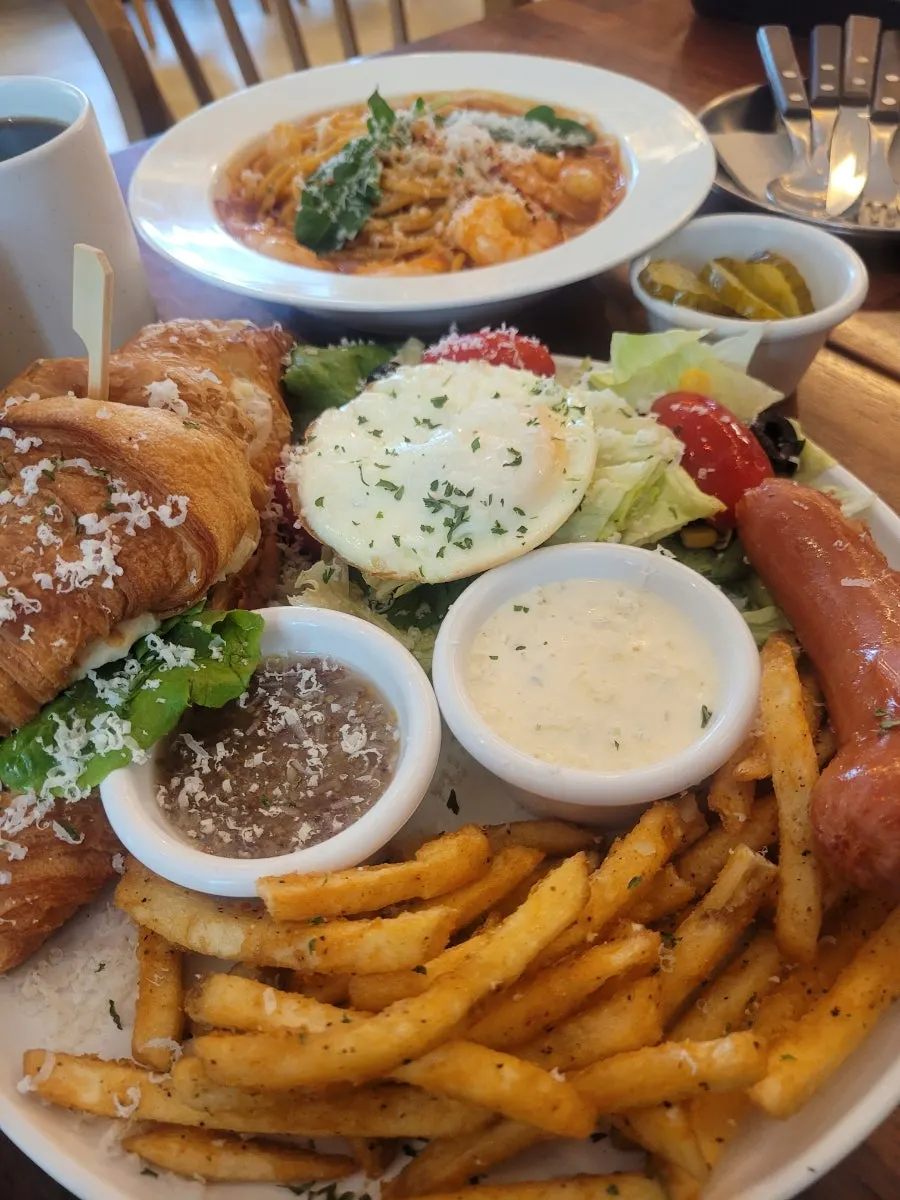 Two sauces placed at the center of the sandwich set