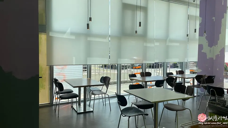 Neatly arranged interior of Pinoli