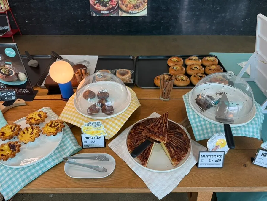 Neatly arranged café hall view