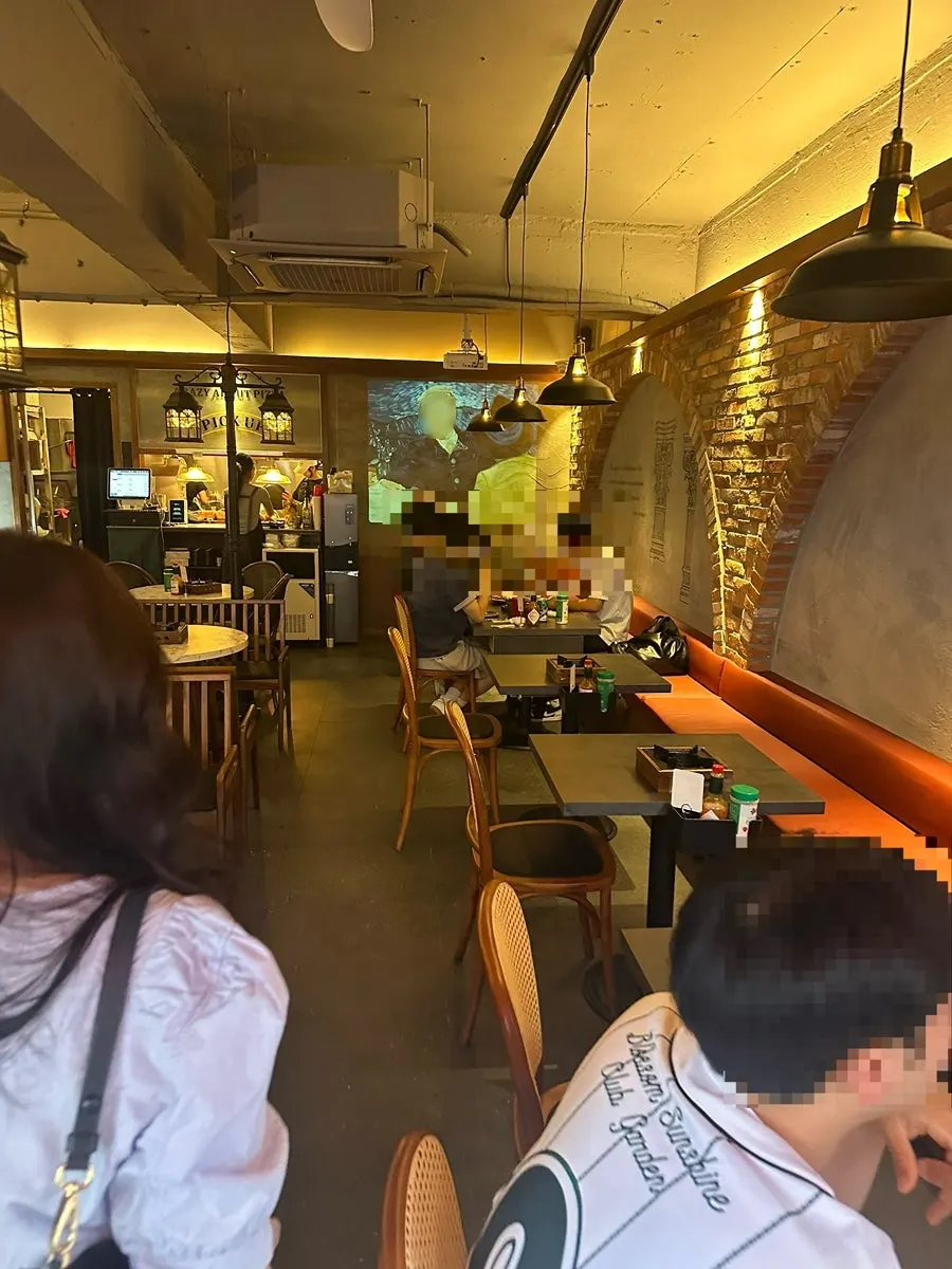 매장 앞 야장 테이블 자리