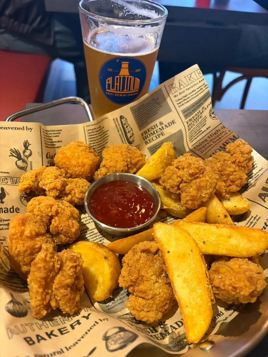 Crispy boneless chicken with dipping sauce