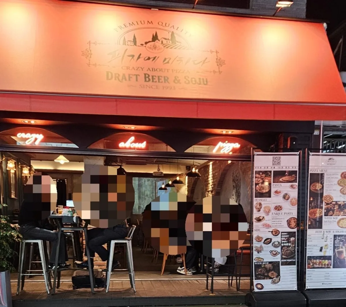 Ambience of the pizza restaurant, great for a Konkuk date