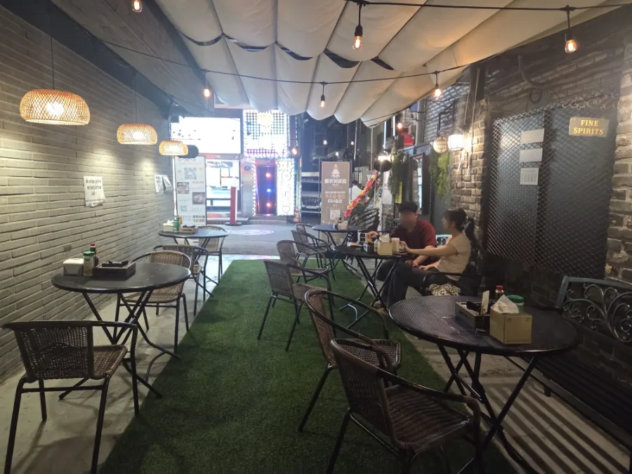 Storefront and terrace seating in the Konkuk food alley