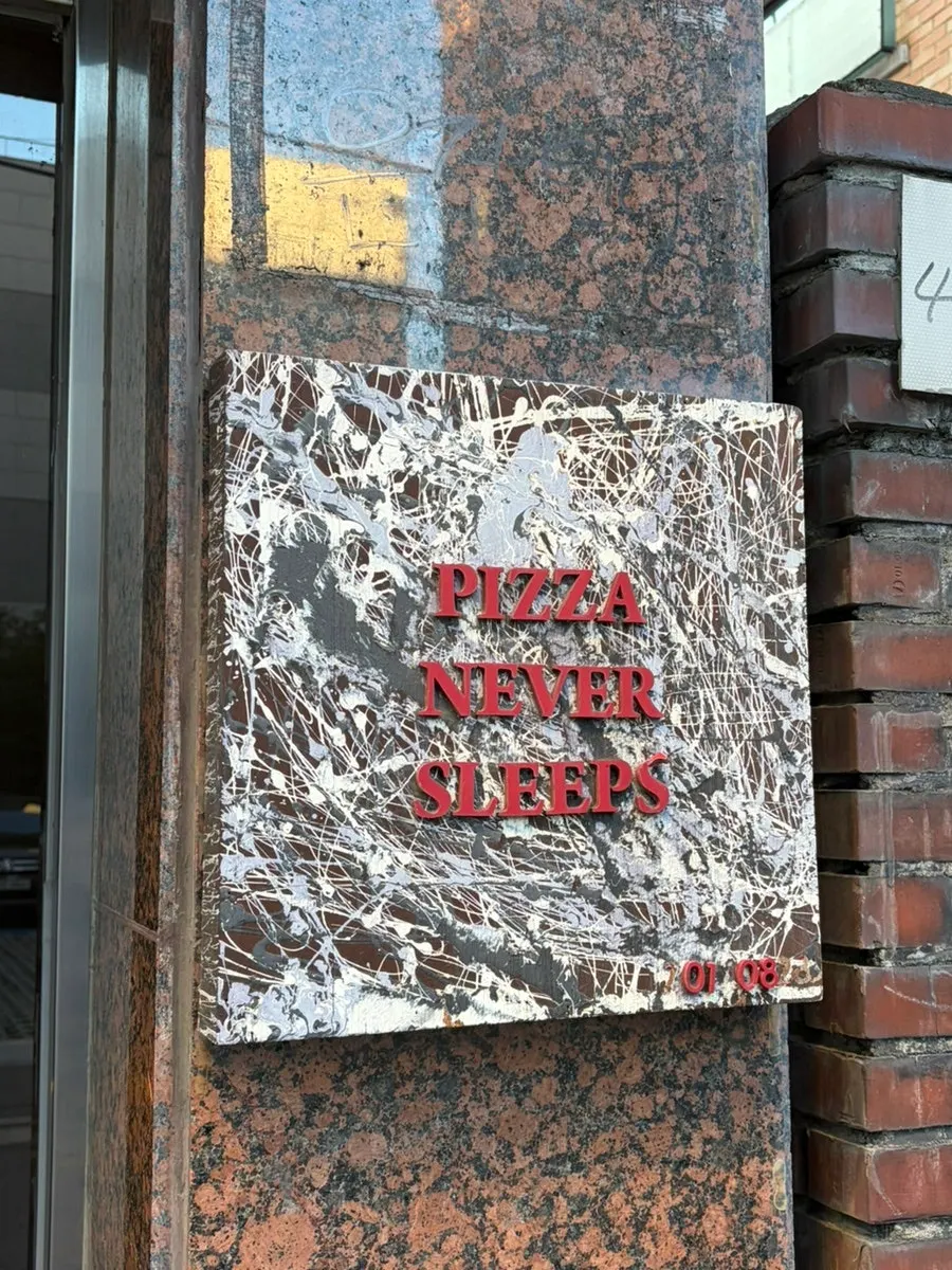 Exterior view of Pizza Never Sleeps Songridan-gil Branch