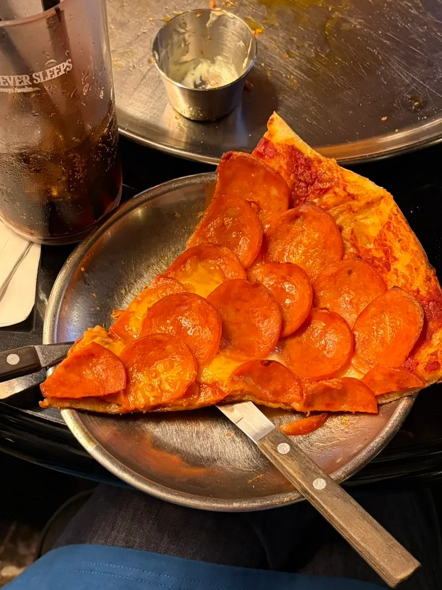 Full view of the large-size half-and-half pizza