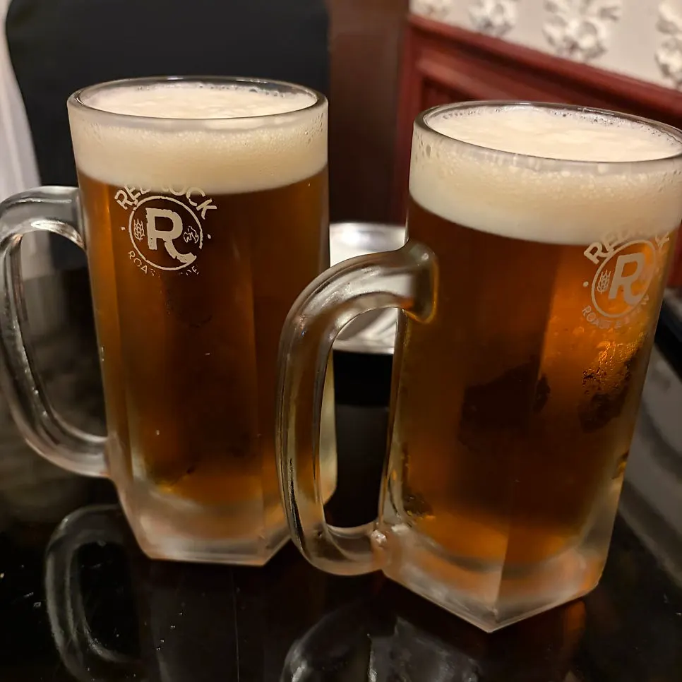 레드락 생맥주 두 잔