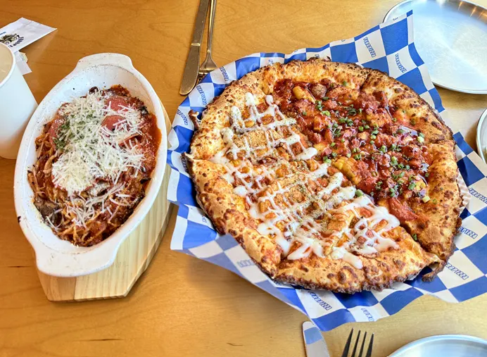 Half-and-half pizza with whole-cheese milk crust edge