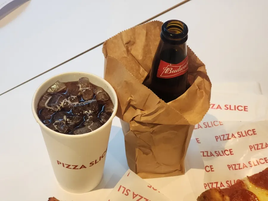 피자와 함께 마신 버드와이저 병맥주