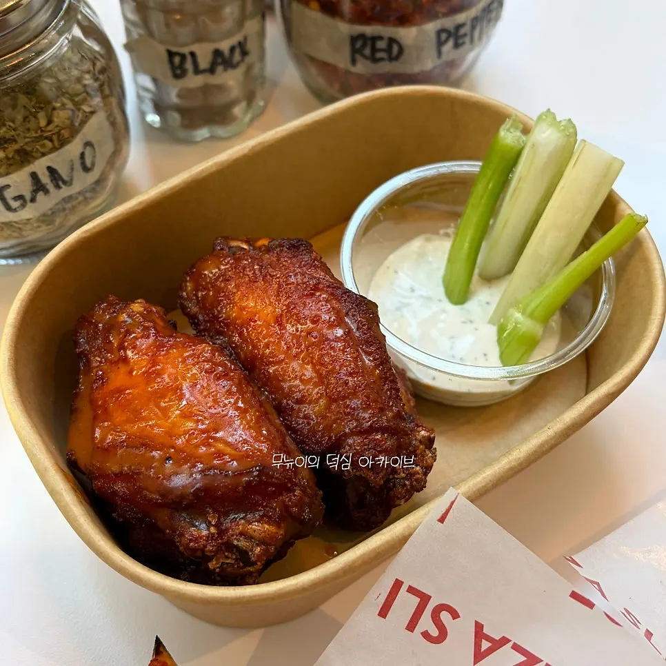 Buffalo wings ordered as a side