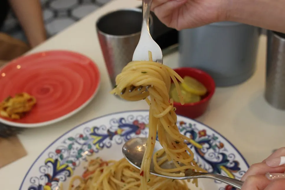 Al dente noodles in the aglio e olio