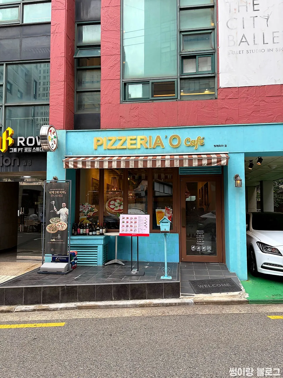 Exterior of Pizzeria O Hapjeong Station near Hapjeong Station Exit 2