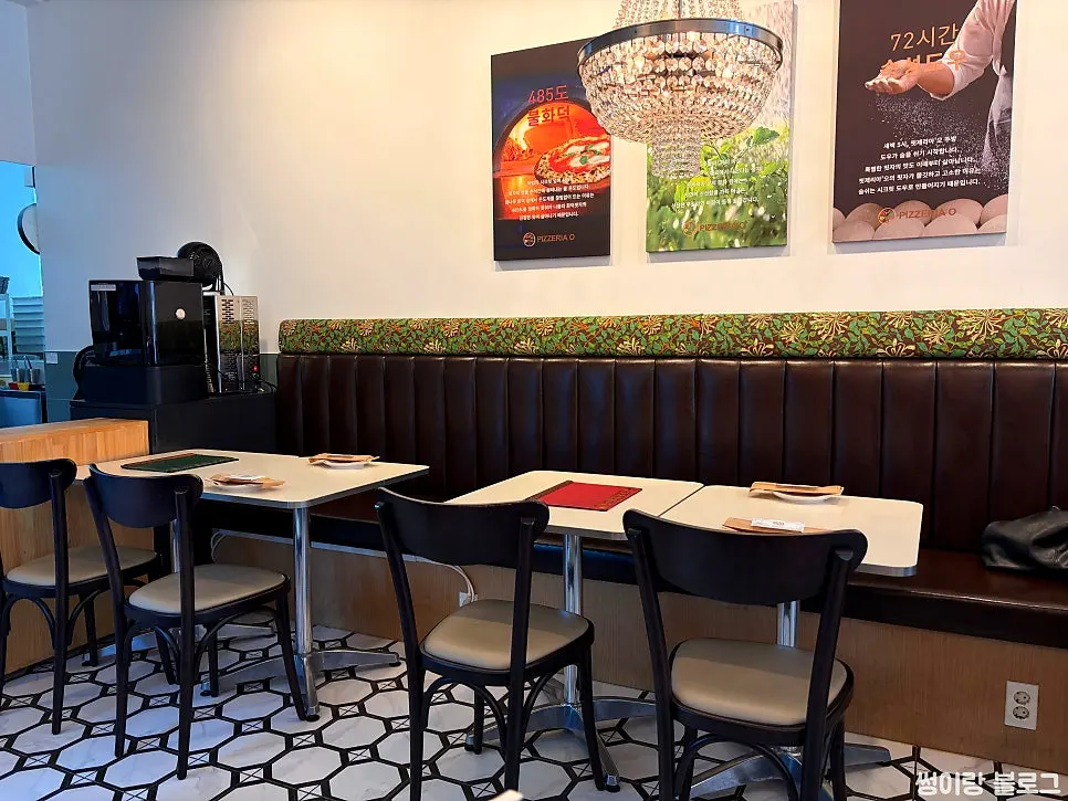 Casual interior seating at Pizzeria O Hapjeong Station