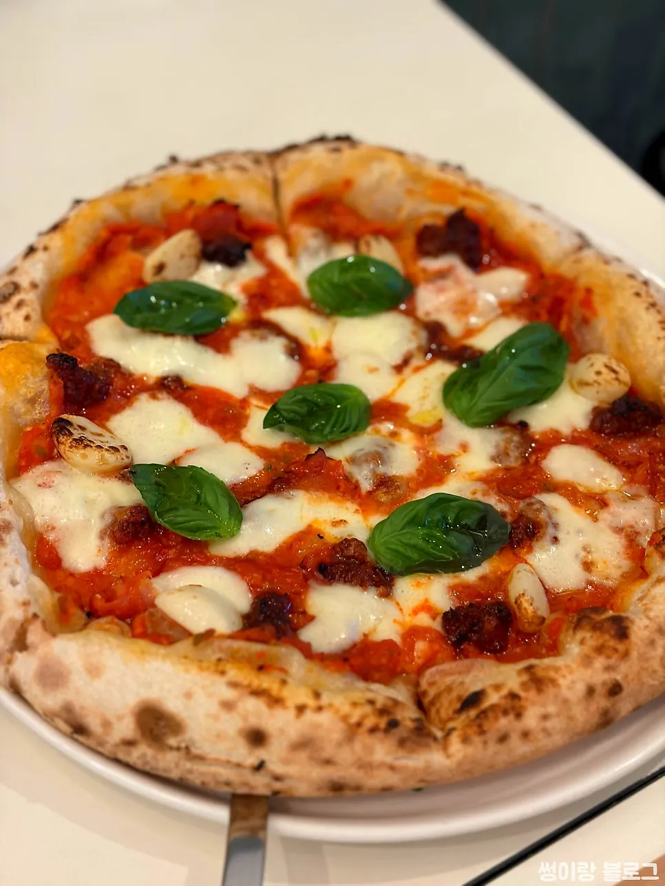 'Nduja wood-fired pizza at Pizzeria O Hapjeong Station
