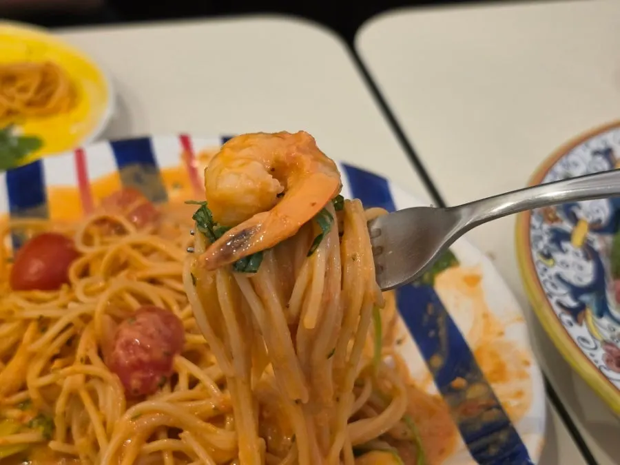 Gamberi rosé crema pasta with shrimp and broccoli