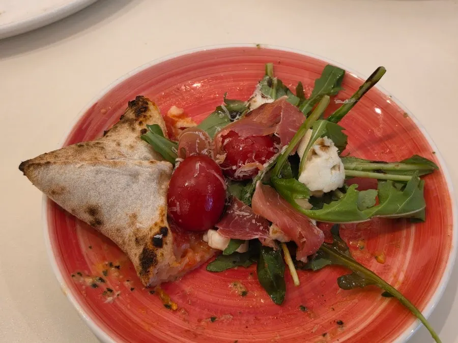 Star-shaped folded crust of the Stella pizza