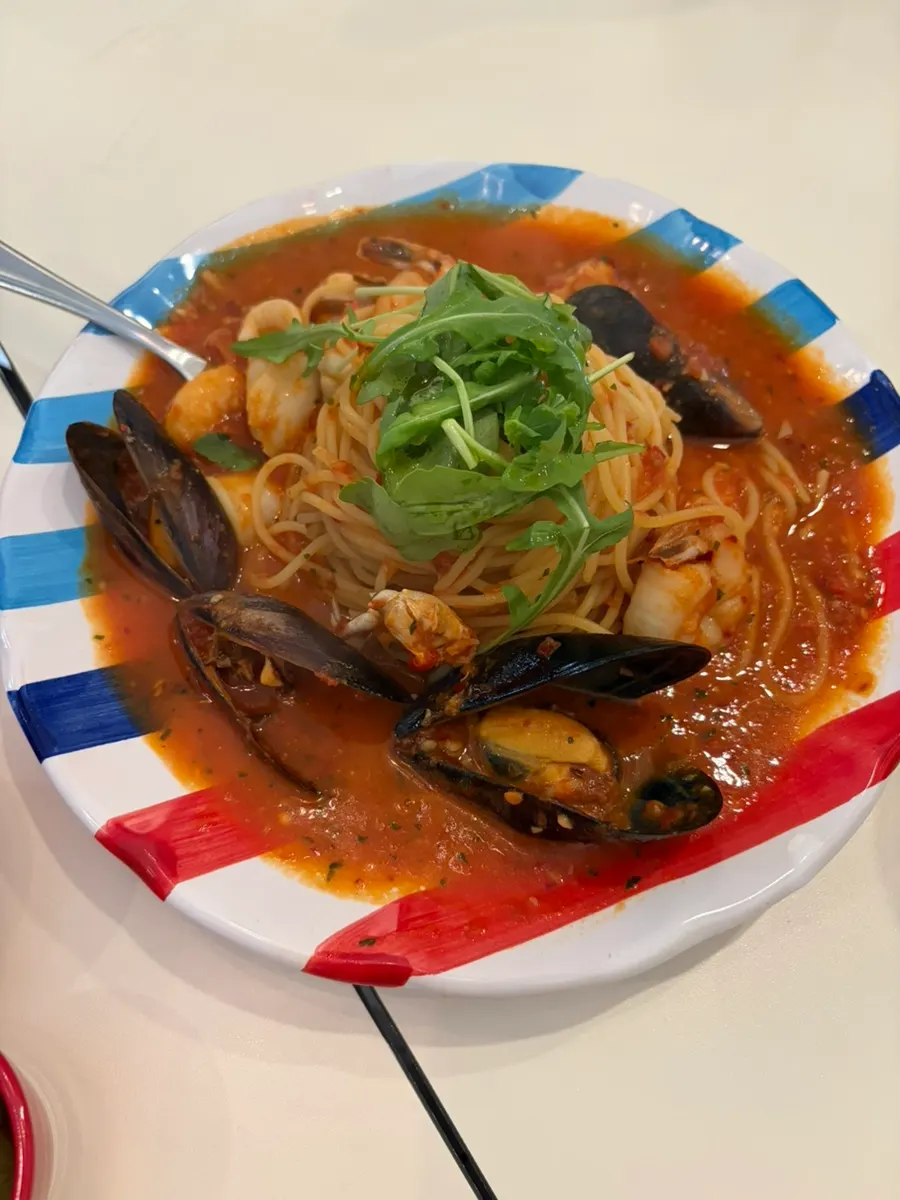 Seafood pasta with mussels and shrimp