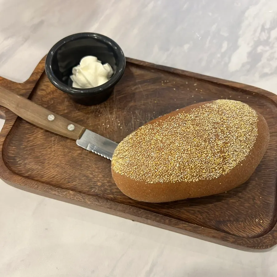 Set bread served with whipped cream