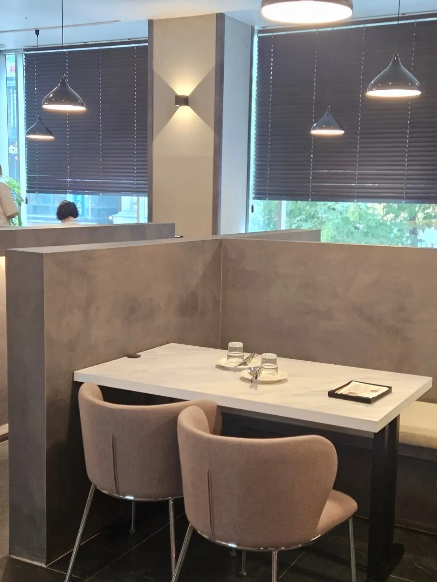 플레이트 둔산점 2층 홀 좌석