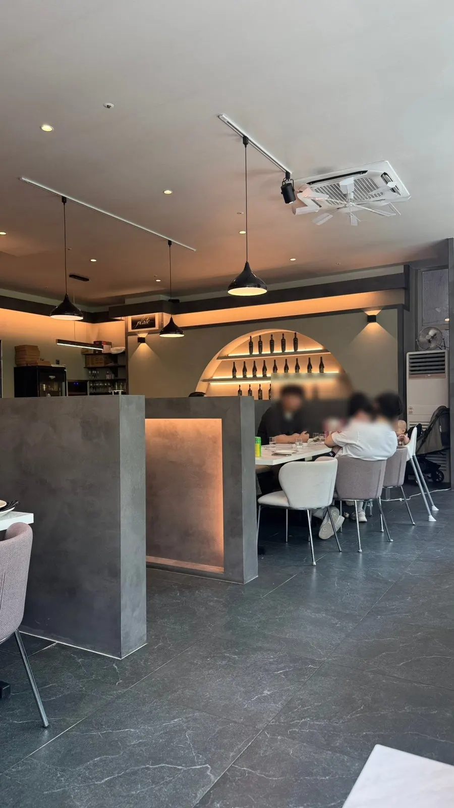 모던하고 넓은 플레이트 둔산점 내부