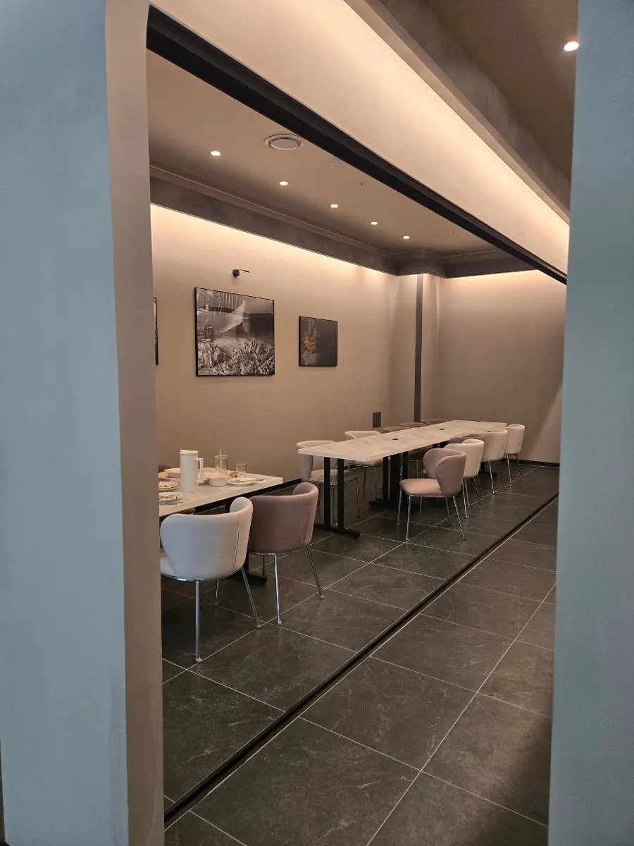 플레이트 둔산점 창가 좌석