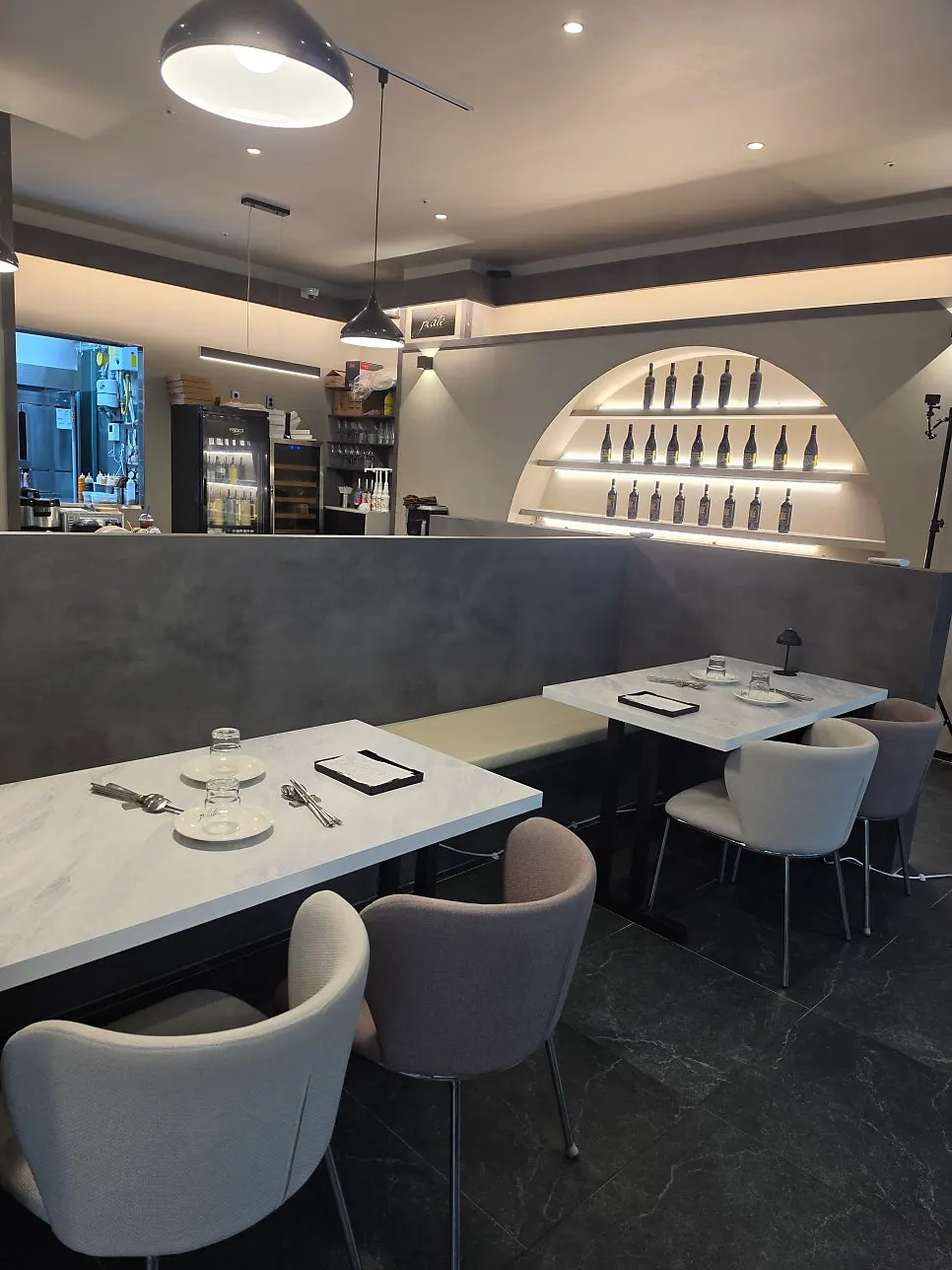 Elegant interior atmosphere of Plate Dunsan Branch