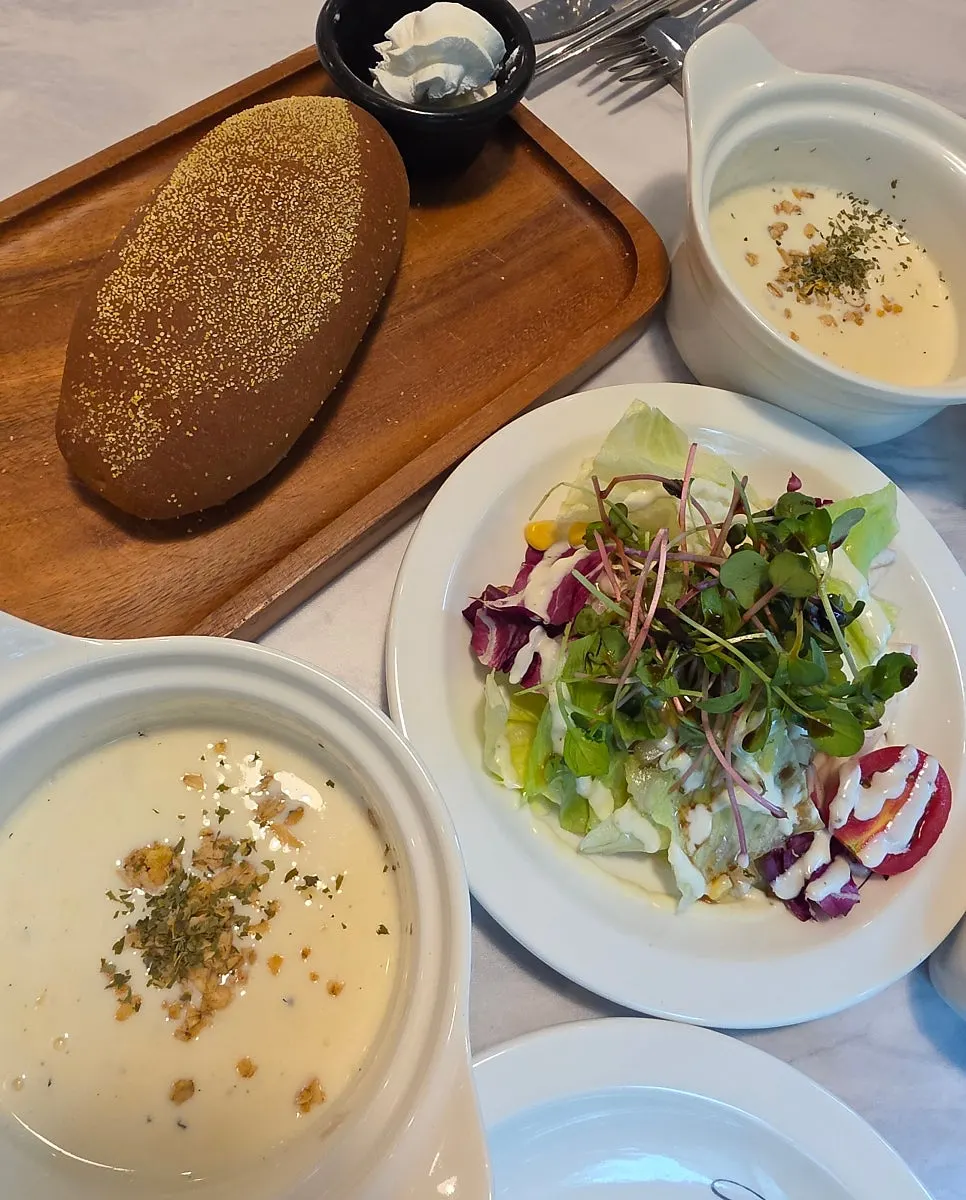 Soup and bread served first