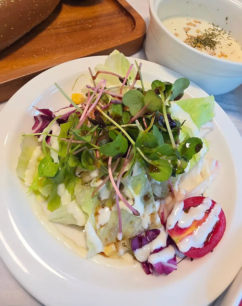 Salad plate with dressing