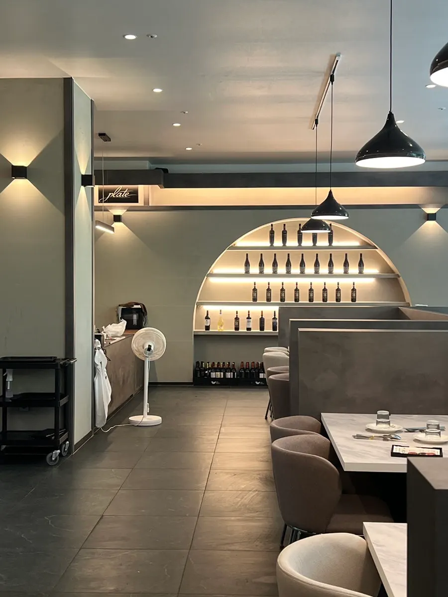 Interior seating view of Plate Dunsan Branch