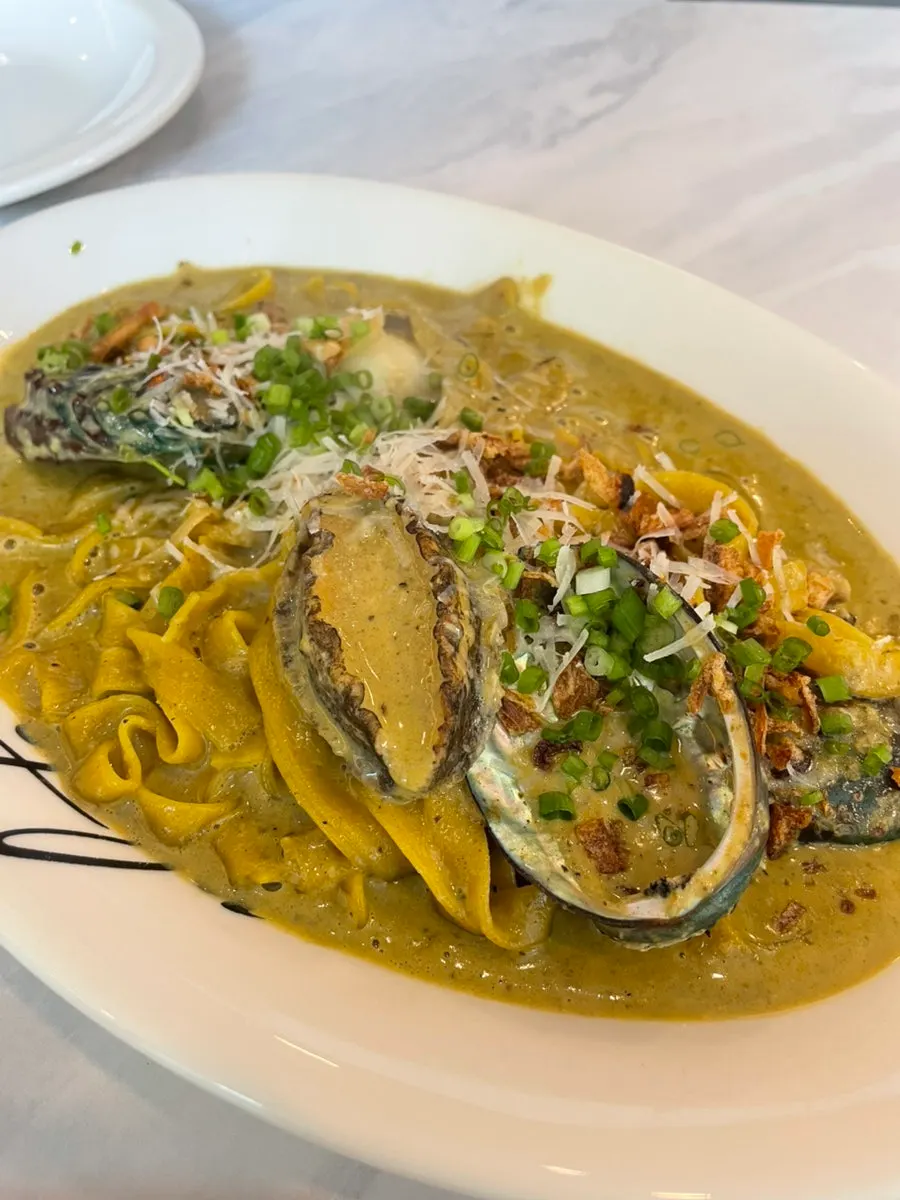 Abalone gue cream pasta với bào ngư nguyên con
