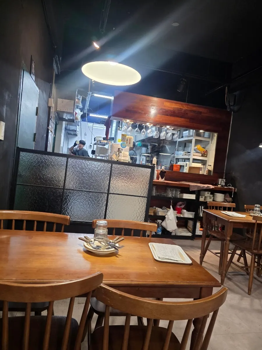 可以看到烹饪过程的开放式厨房