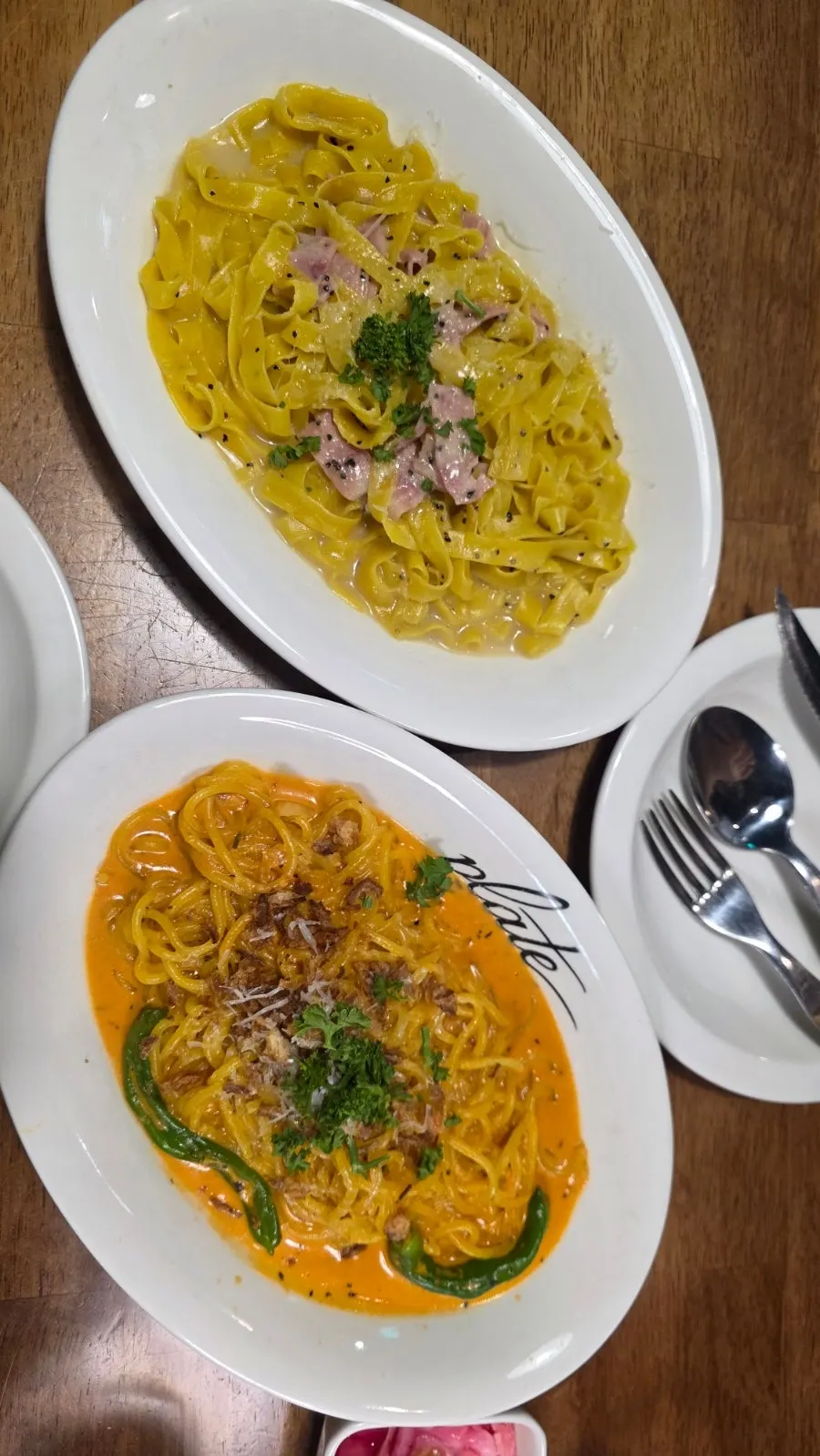 奶油罗塞意面面条与酱汁特写