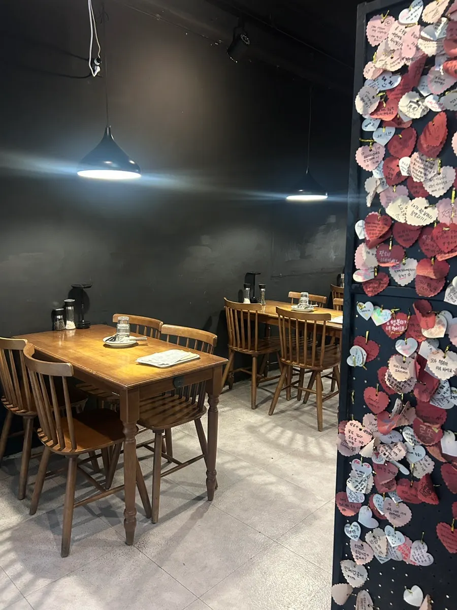 아담한 플레이트 선화점 내부 전경