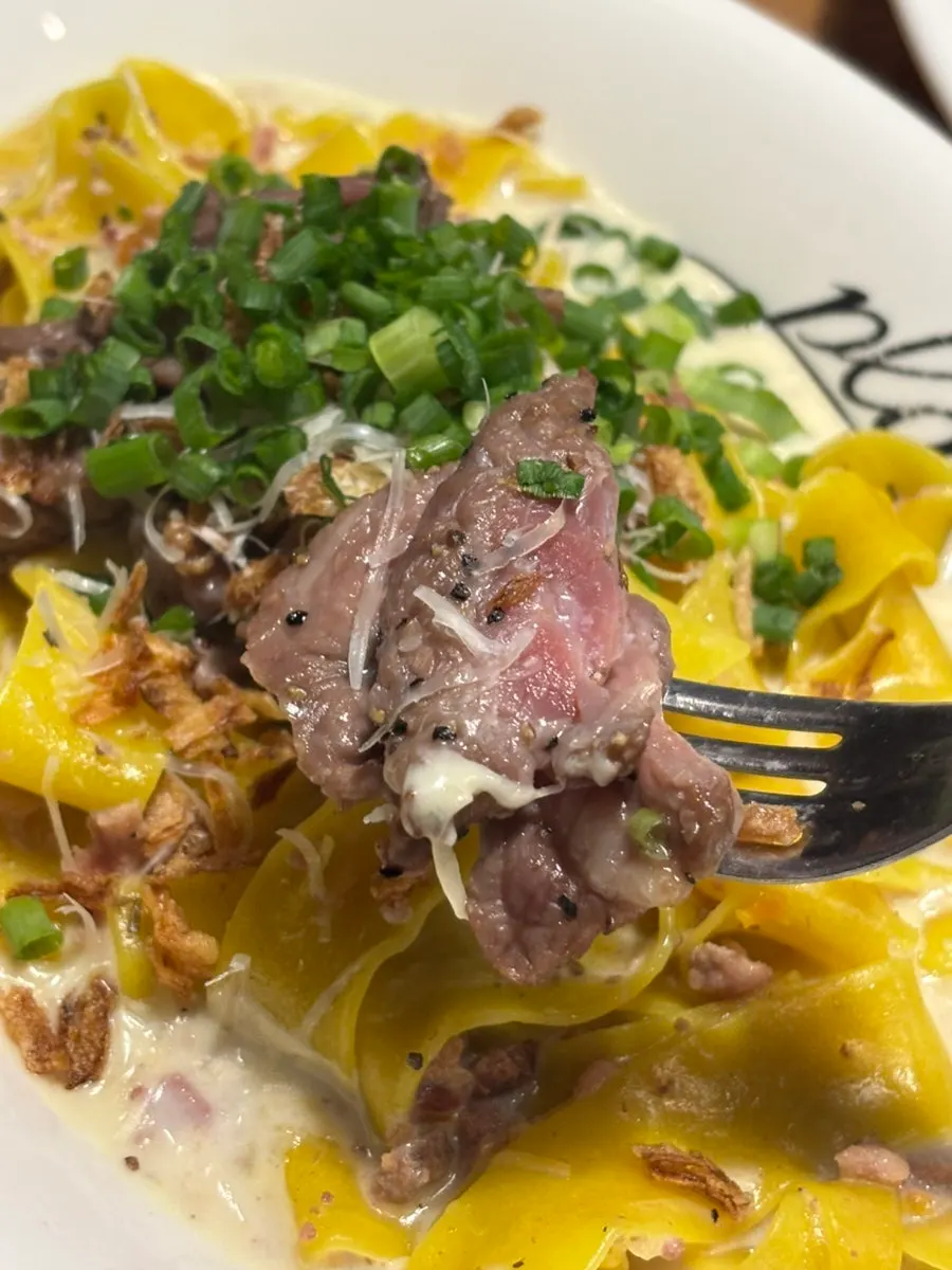 The medium-rare steak topping