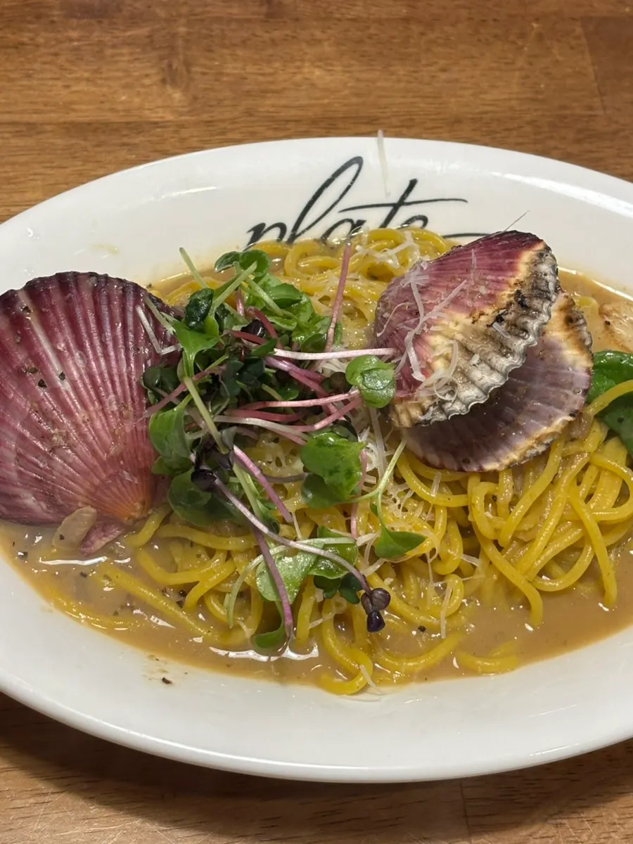 Scallop uni oil pasta with linguine