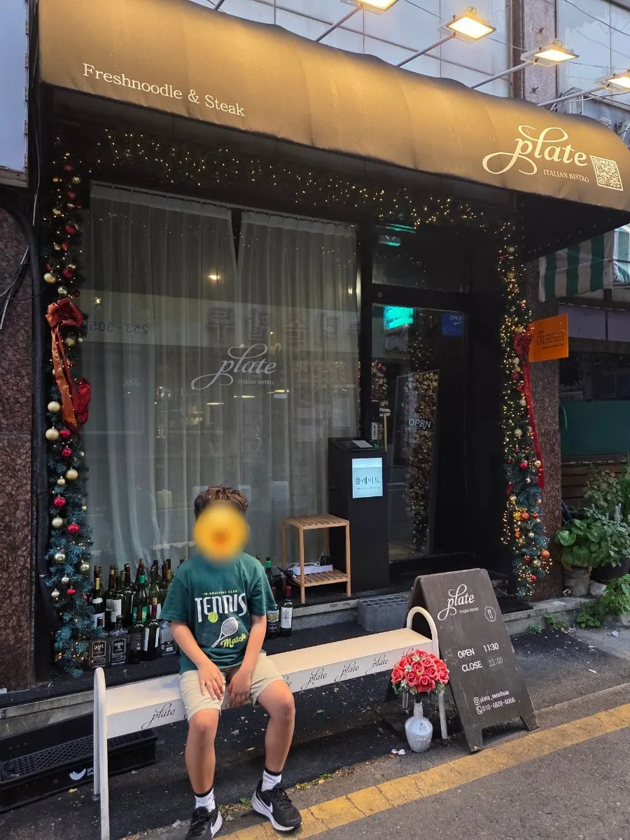 The entrance photo zone decorated with a tent and wine bottle objects