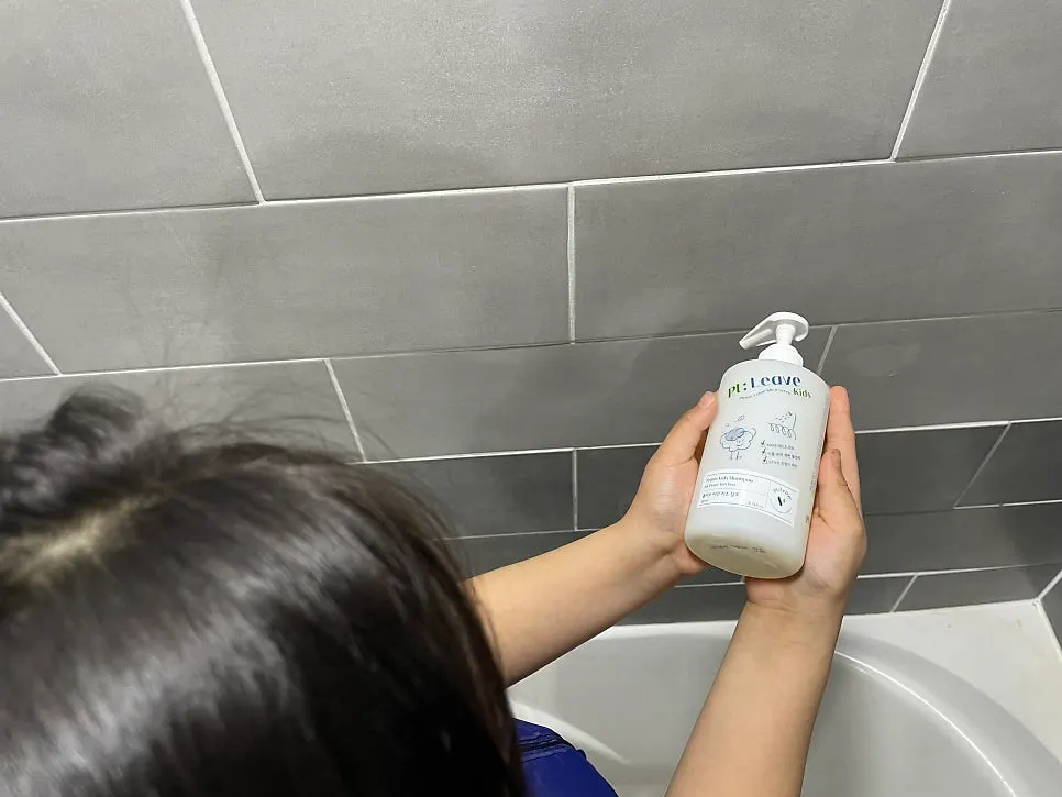 Information about cleansing children's scalps and hair