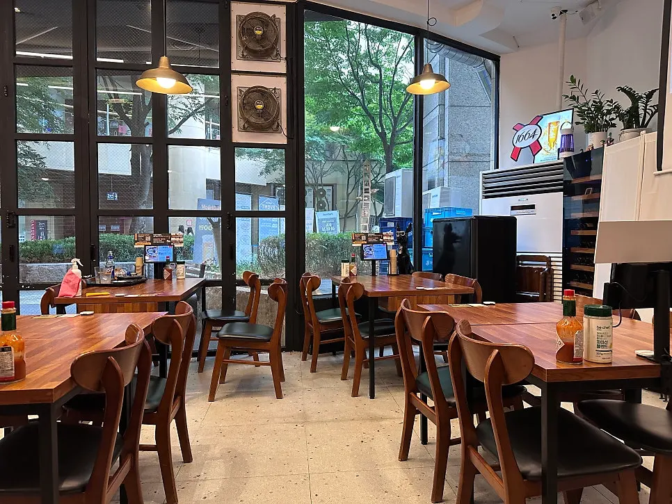 P&Chick space with a large screen