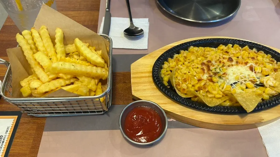 Table setting with combination pizza and gochu fried chicken