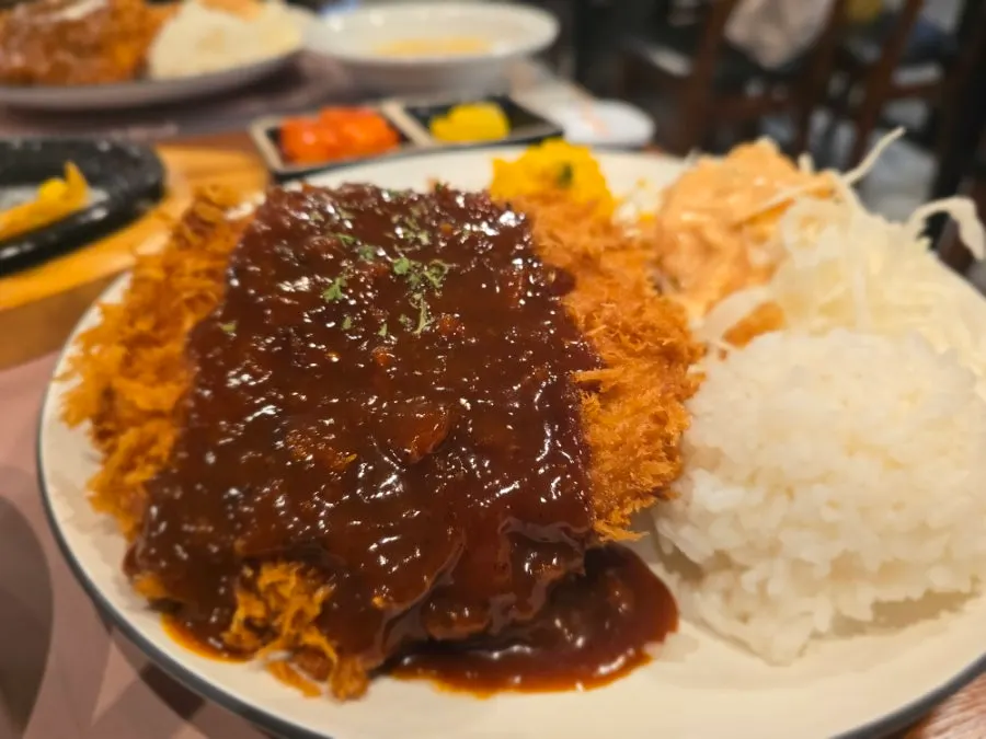 피앤칙 등심 매운 돈까스 한 접시