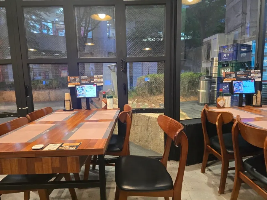 식사 마무리 무렵의 돈까스 접시