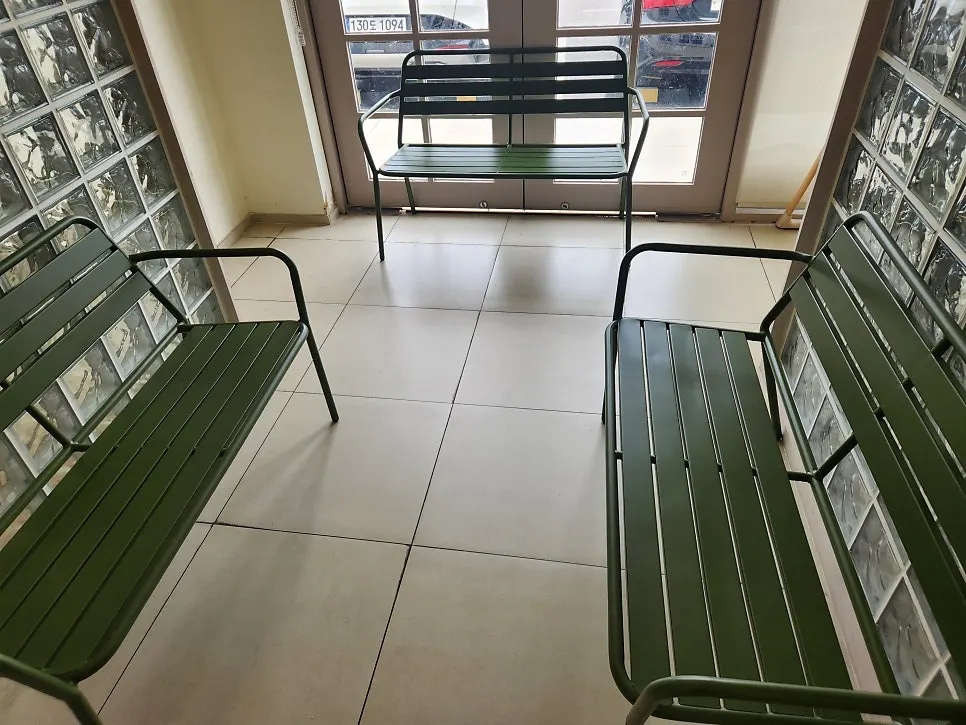Neatly maintained seating inside Eoneu Dal