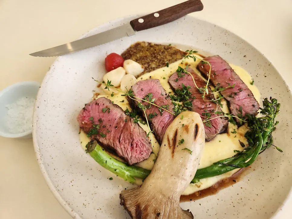 A plate of Eoneu Dal's beef steak