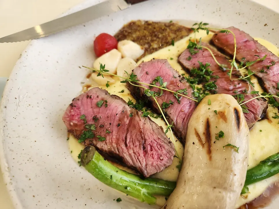 Cross-section of Eoneu Dal's tenderly grilled steak