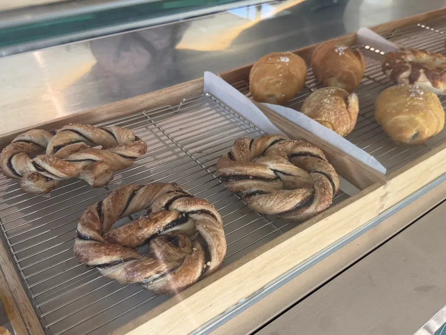 烘焙咖啡廳的酥皮麵包