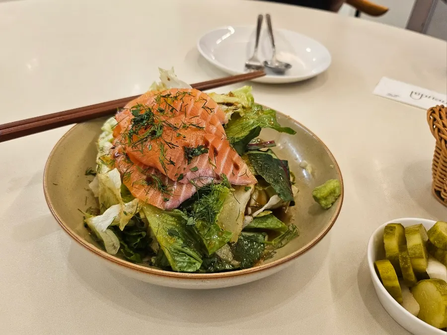 Salmon salad at Eoneu Dal