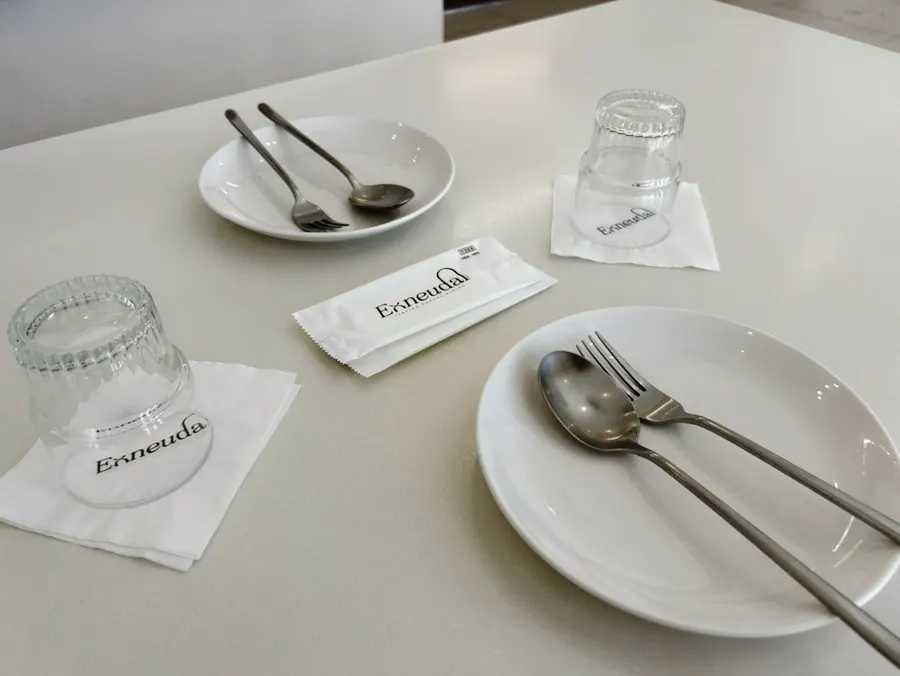Eoneu Dal dining room with a large wooden group table