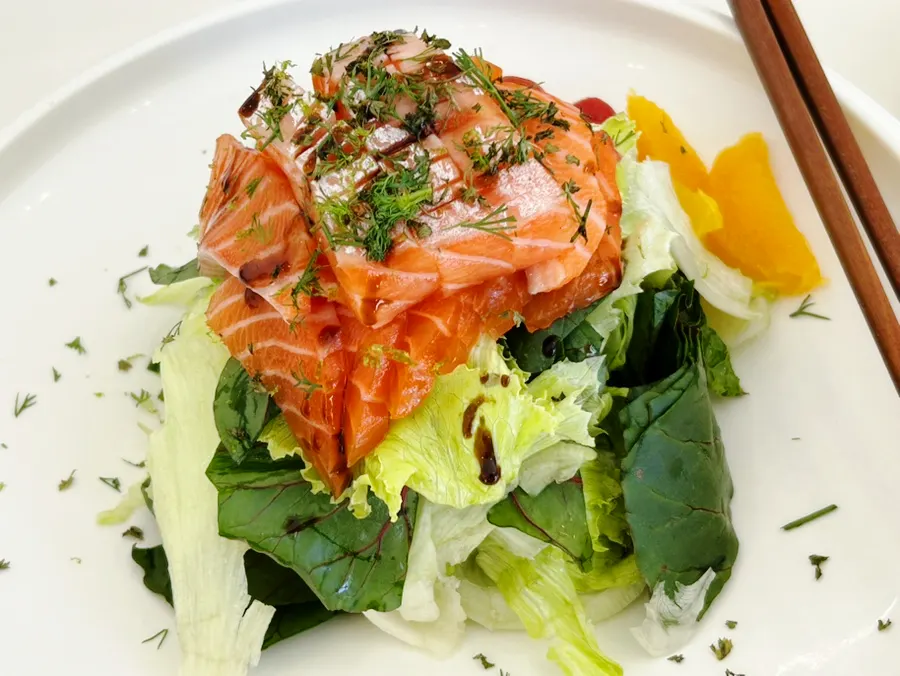 Eoneu Dal's large salmon salad piled high