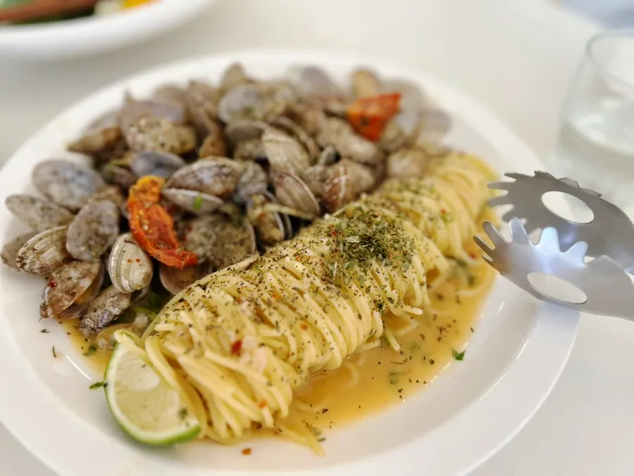 Eoneu Dal's vongole pasta piled high with clams