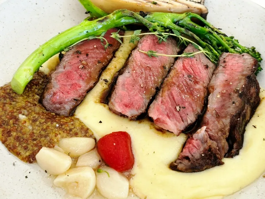Striploin steak with grilled mushrooms and asparagus